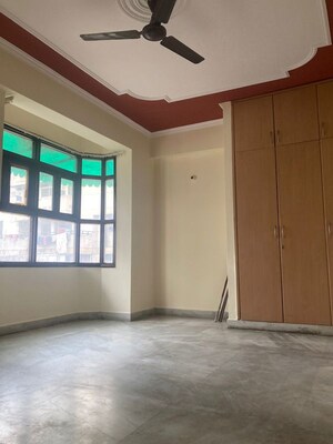 Room in 3 BHK Apartment at Sector 19 Dwarka – for Rent