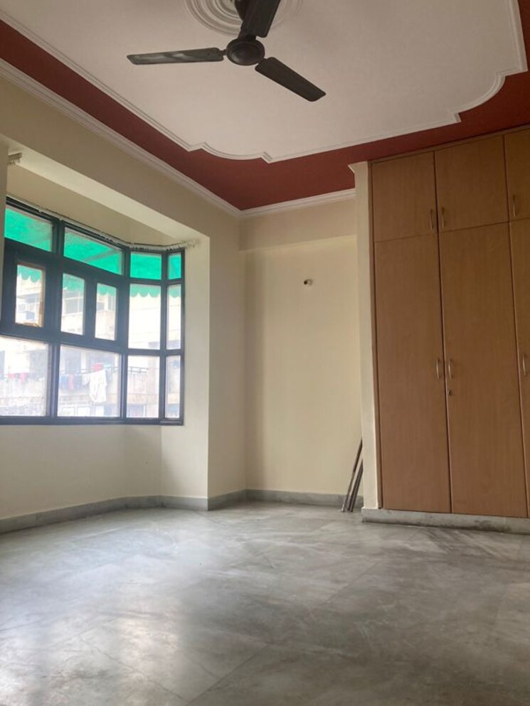 Room, sector 19 dwarka 3 Bedroom 1500 Sq.Ft. Apartment In Sector 19 Dwarka Delhi 9797810