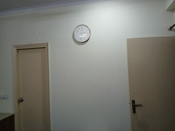 Room in 2 BHK Apartment at Gaur City 5th Avenue, Sector 4 Greater Noida – for Rent