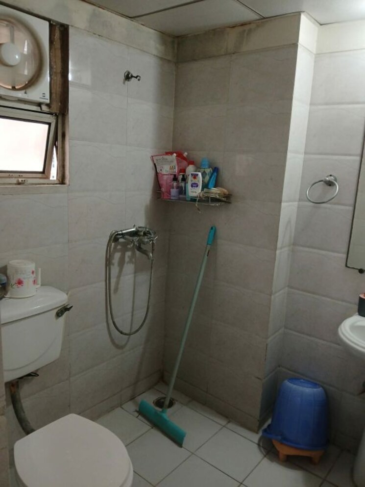 Bathroom, gaur-city-5th-avenue 2 Bedroom 910 Sq.Ft. Apartment In Sector 4 Greater Noida Greater Noida 9526705