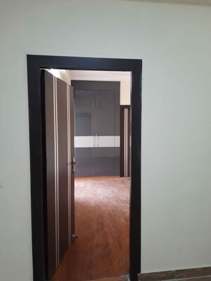 Room in 2 BHK Apartment at Amrapali Centurian Park, Tech Zone 4 Greater Noida – for Rent