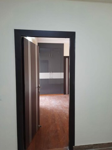 Room in 2 BHK Apartment at Amrapali Centurian Park, Tech Zone 4 Greater Noida – for Rent