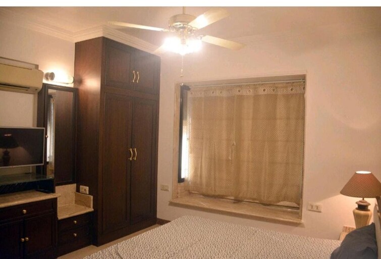 Room, bandra west 3 Bedroom 1100 Sq.Ft. Apartment In Bandra West Mumbai 9797973