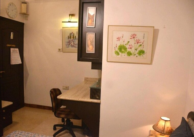Living Room, bandra west 3 Bedroom 1100 Sq.Ft. Apartment In Bandra West Mumbai 9797973