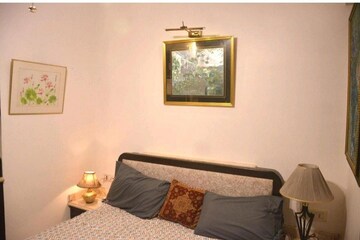 Bedroom in 3 BHK Apartment at Bandra West – for Rent