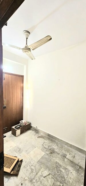 Furnished Amenities in 3 BHK Apartment at Sector 10 Dwarka – for Rent