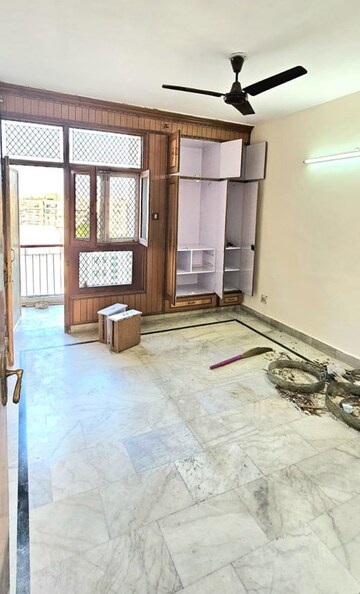 Room in 3 BHK Apartment at Sector 10 Dwarka – for Rent