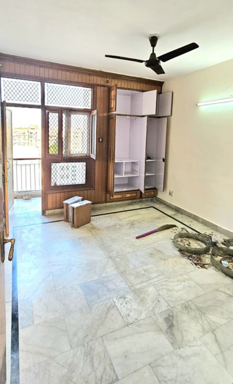 Room, sector 10 dwarka 3 Bedroom 1400 Sq.Ft. Apartment In Sector 10 Dwarka Delhi 9797895