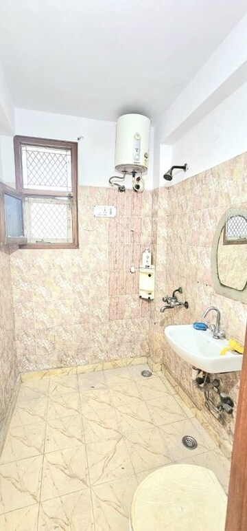 Bathroom in 3 BHK Apartment at Sector 10 Dwarka – for Rent