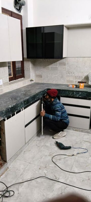 Kitchen in Studio Apartment at Varun Enclave, Sector 28 – for Rent