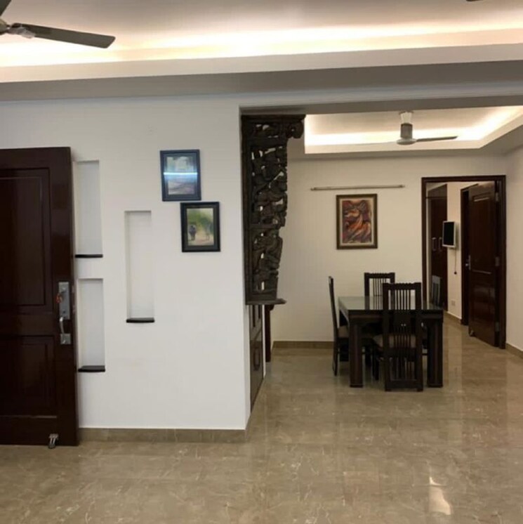 Room, rohini 4 Bedroom 2200 Sq.Ft. Apartment In Rohini Delhi 9798277