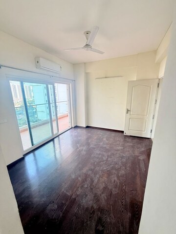 Room in 2.5 BHK Apartment at Shree Vardhman Victoria, Sector 70 – for Rent