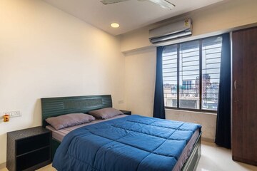 Bedroom in 3 BHK Apartment at Khar West – for Rent