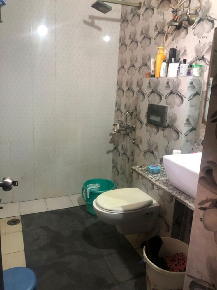 Bathroom, rocky area 3 Bedroom 201 Sq.Yd. Builder Floor In Rocky Area Faridabad 9798268