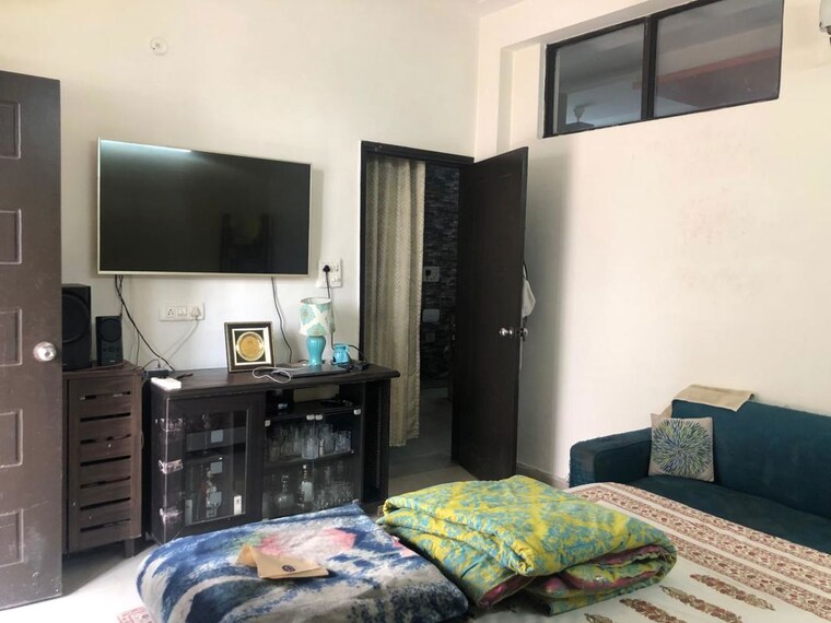 Bedroom, rocky area 3 Bedroom 425 Sq.Yd. Builder Floor In Rocky Area Faridabad 9798276