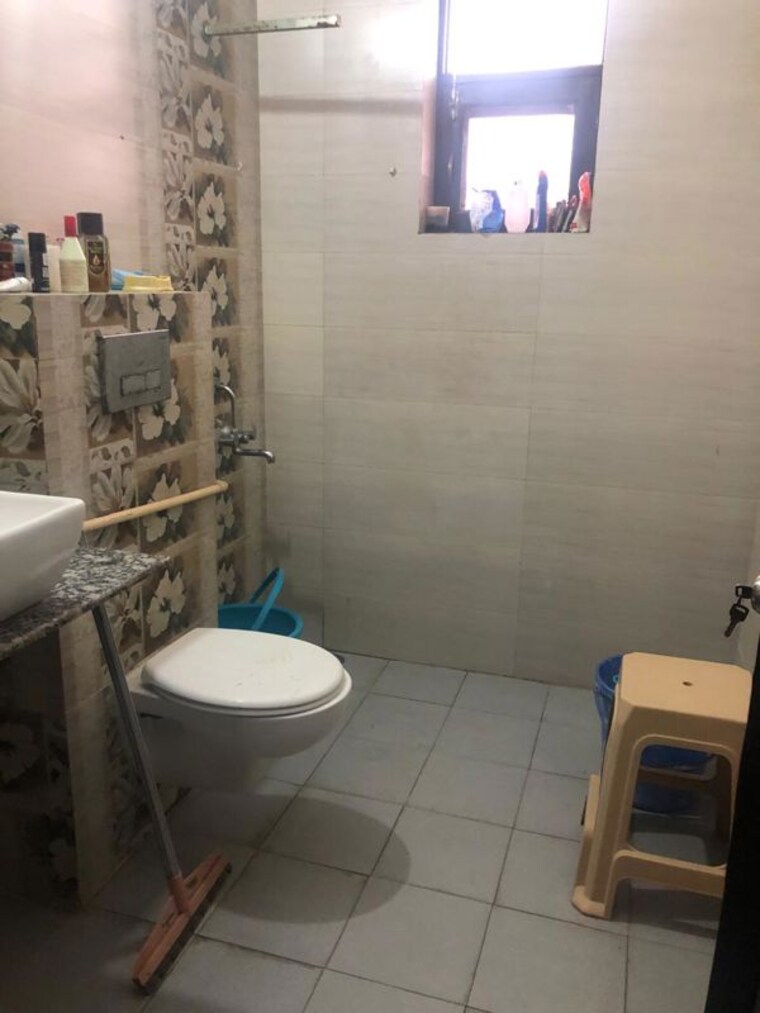 Bathroom, rocky area 3 Bedroom 450 Sq.Yd. Builder Floor In Rocky Area Faridabad 9798293