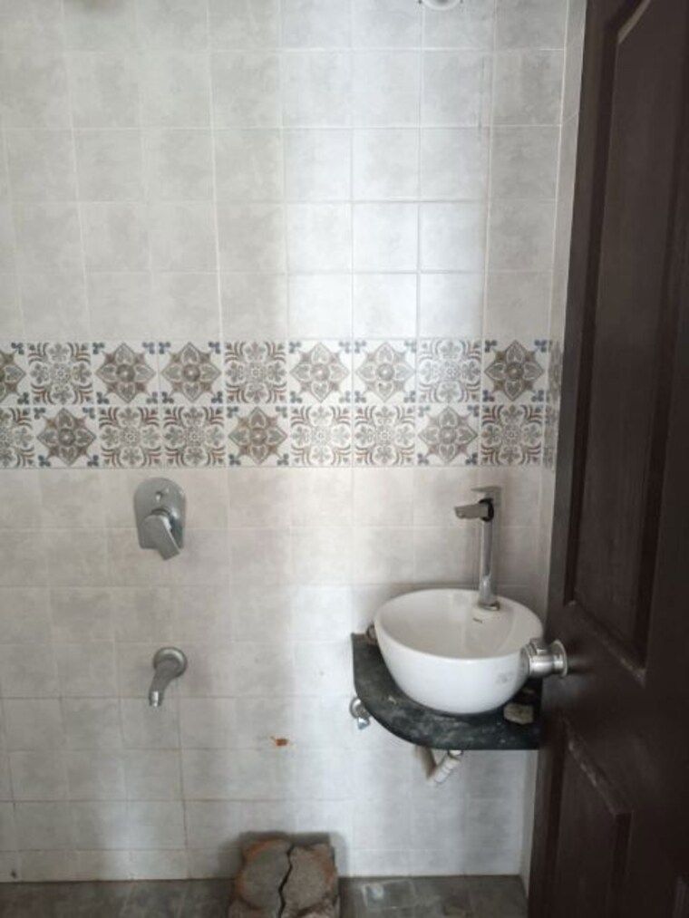 Bathroom, shankeshwar-dang-ikon 3 Bedroom 1300 Sq.Ft. Apartment In Ravet Pune 9798322
