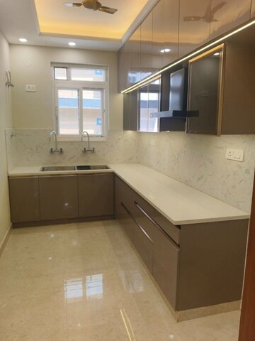 Kitchen in 3 BHK Builder Floor at BPTP District, Sector 81 – for Sale