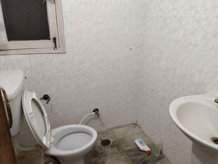 Bathroom, sector 21c 3 Bedroom 1450 Sq.Ft. Apartment In Sector 21c Faridabad 8642333