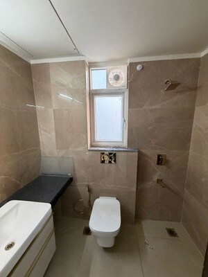 Bathroom in 2.5 BHK Apartment at Smart World Orchard, Sector 61 – for Rent