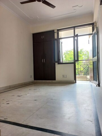 Room in 3 BHK Apartment at Sector 18 Dwarka – for Rent