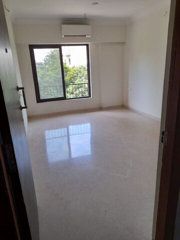 Room in 3 BHK Apartment at Bandra West – for Rent