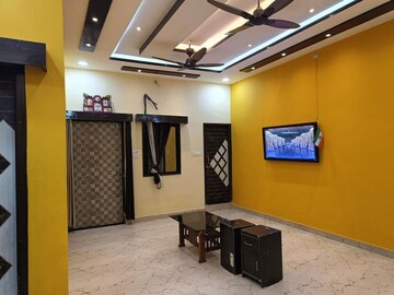 Master Bedroom in 2 BHK Independent House at Pachpedi Naka – for Rent