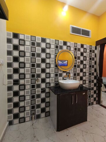 Master Bedroom in 2 BHK Independent House at Pachpedi Naka – for Rent