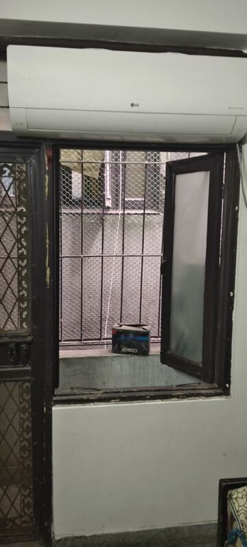 Furnished Amenities in 2 BHK Builder Floor at Batla House – for Sale