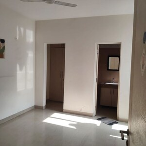 2 BHK Apartment For Rent in Emaar Emerald Estate, Sector 65