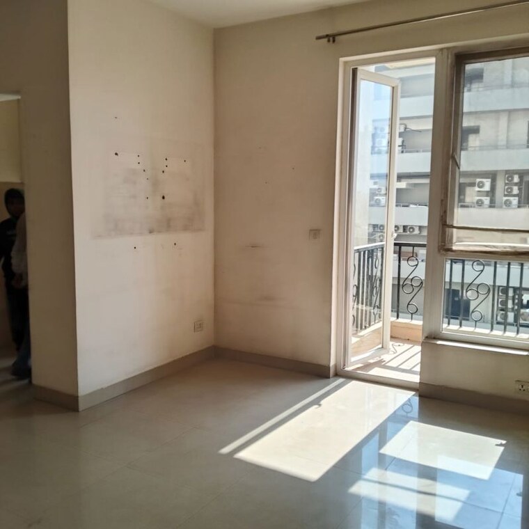 Room, emaar-emerald-estate 2 Bedroom 1020 Sq.Ft. Apartment In Sector 65 Gurgaon 9798625