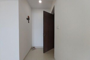 Room in 3 BHK Apartment at Runwal Forests, Kanjurmarg West – for Rent