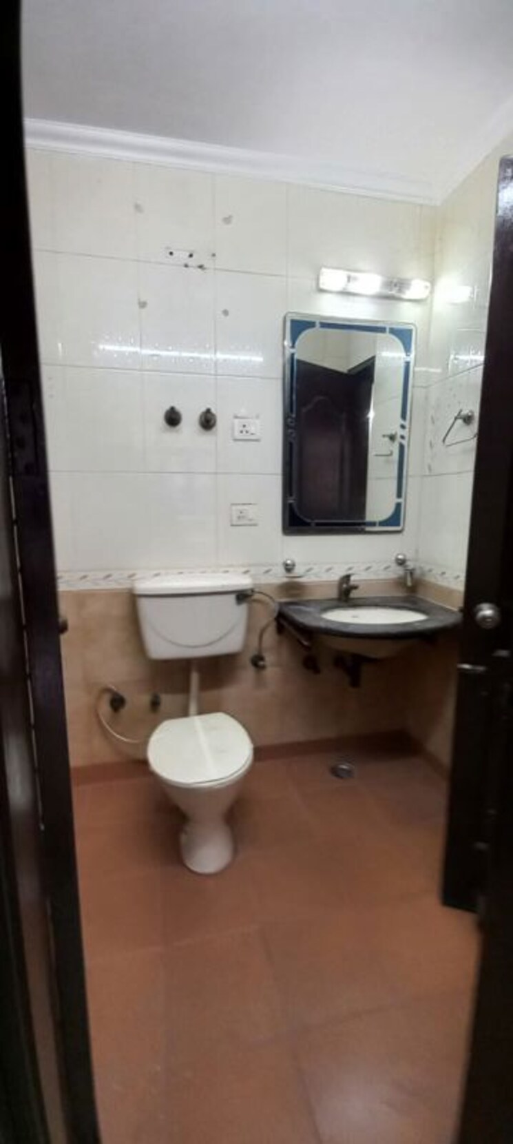 Bathroom, sector 11 dwarka 3 Bedroom 1500 Sq.Ft. Apartment In Sector 11 Dwarka Delhi 9798741