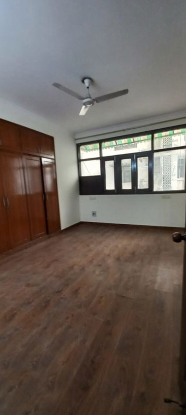 Room, sector 11 dwarka 3 Bedroom 1500 Sq.Ft. Apartment In Sector 11 Dwarka Delhi 9798741