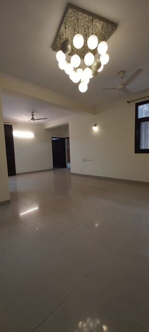 Room in 3 BHK Apartment at Sector 11 Dwarka – for Rent