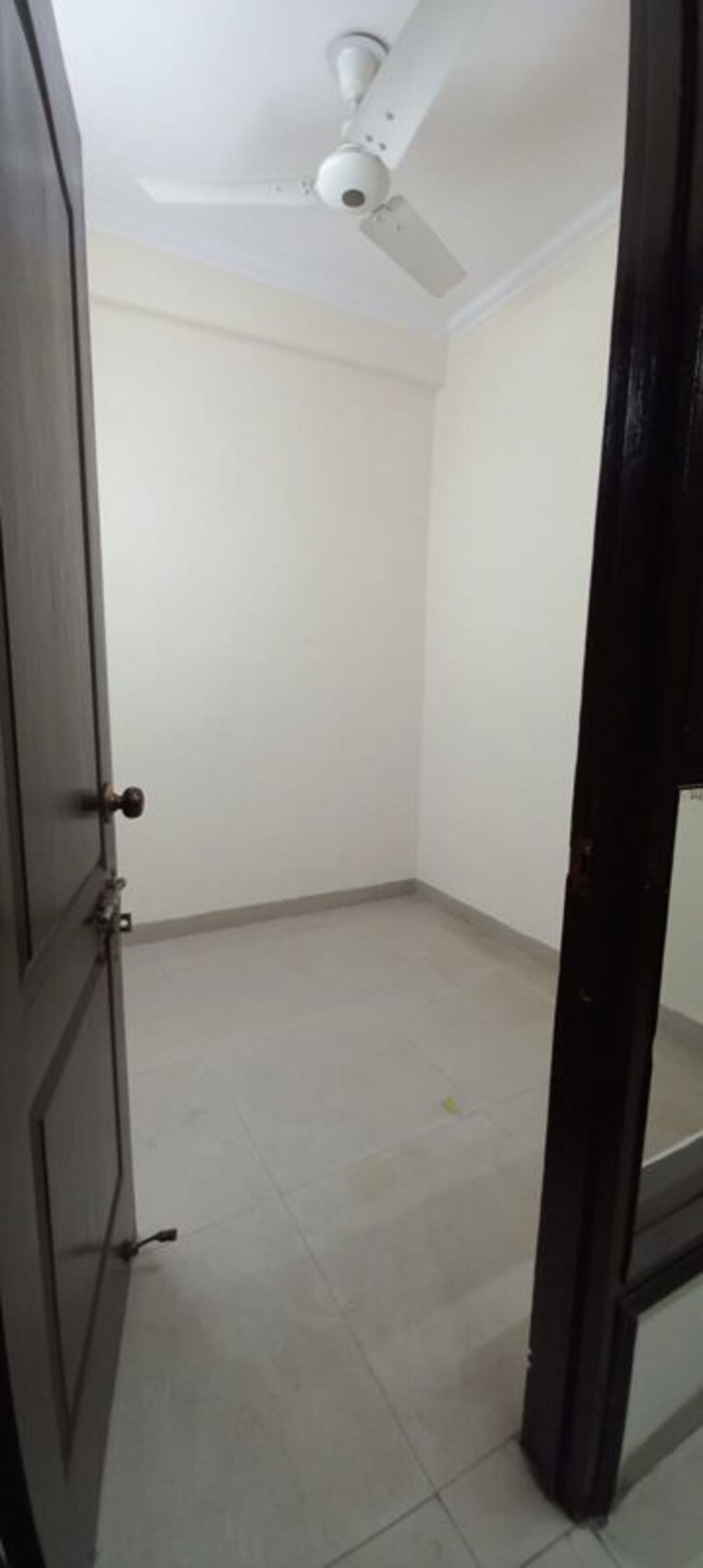 Room, sector 11 dwarka 3 Bedroom 1500 Sq.Ft. Apartment In Sector 11 Dwarka Delhi 9798741