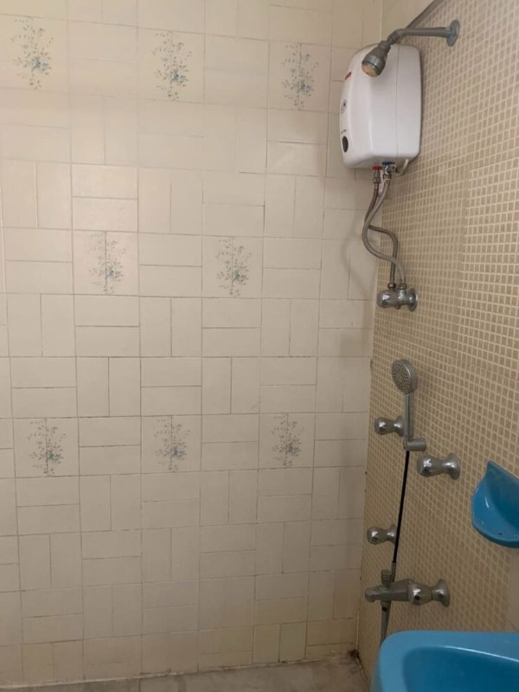 Bathroom, bandra west 3 Bedroom 1100 Sq.Ft. Apartment In Bandra West Mumbai 9798669