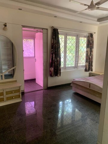 Bedroom in 3 BHK Apartment at Bandra West – for Rent