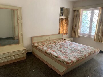 Bedroom in 3 BHK Apartment at Bandra West – for Rent