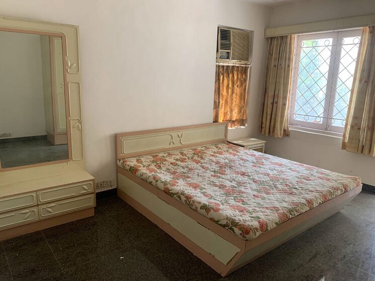 Bedroom, bandra west 3 Bedroom 1100 Sq.Ft. Apartment In Bandra West Mumbai 9798669