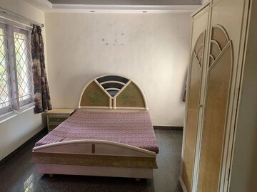 Bedroom in 3 BHK Apartment at Bandra West – for Rent