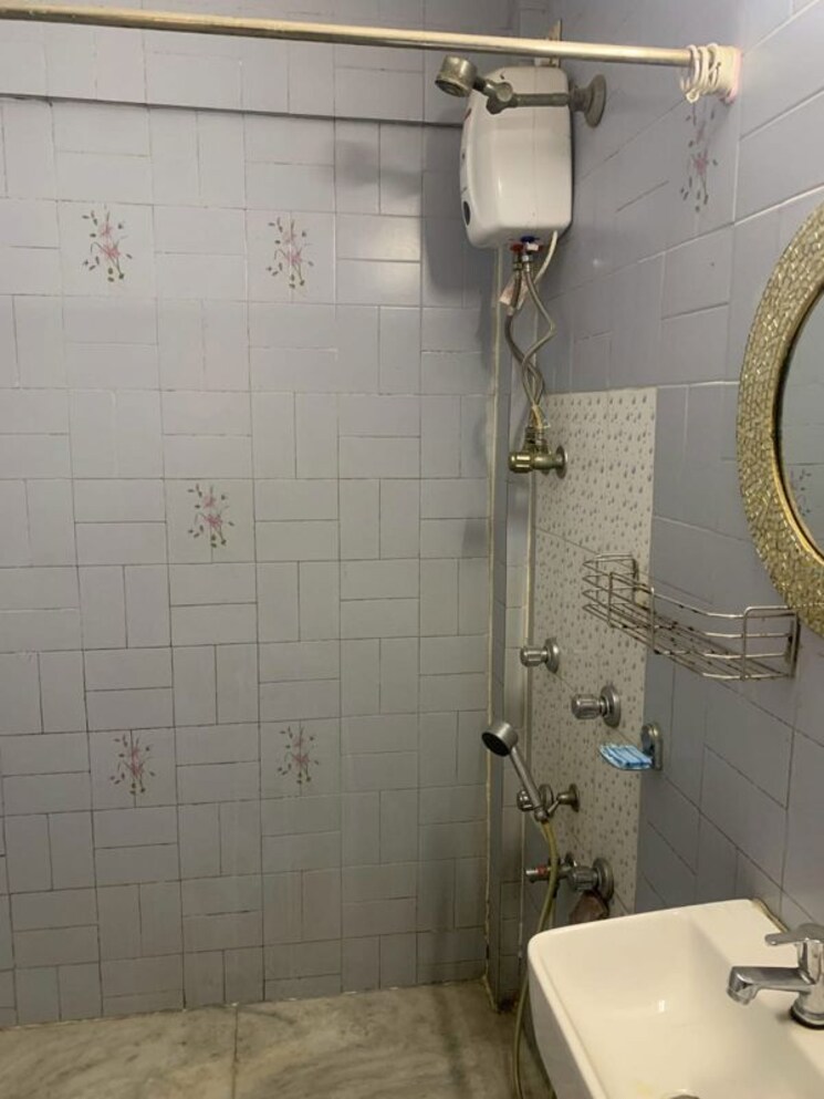 Bathroom, bandra west 3 Bedroom 1100 Sq.Ft. Apartment In Bandra West Mumbai 9798669
