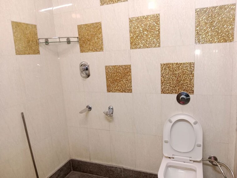 Bathroom, janakpuri 3 Bedroom 1815 Sq.Ft. Builder Floor In Janakpuri Delhi 9798773