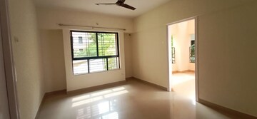 Room in 2 BHK Apartment at Dahanukar Colony – for Rent
