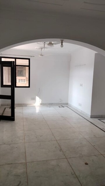 Room in 3 BHK Apartment at Sector 22 Dwarka – for Rent