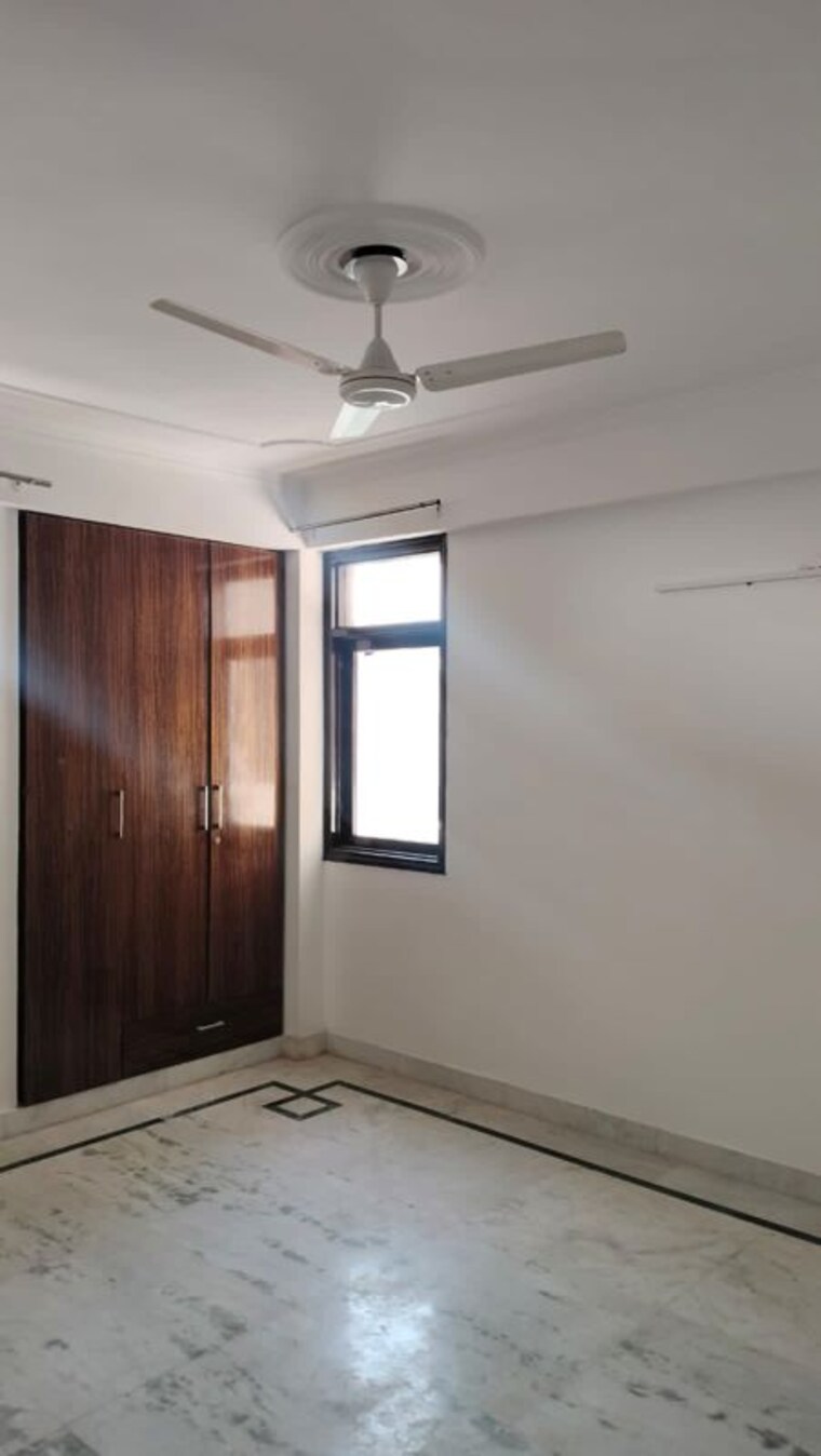 Room, sector 22 dwarka 3 Bedroom 1500 Sq.Ft. Apartment In Sector 22 Dwarka Delhi 9798840