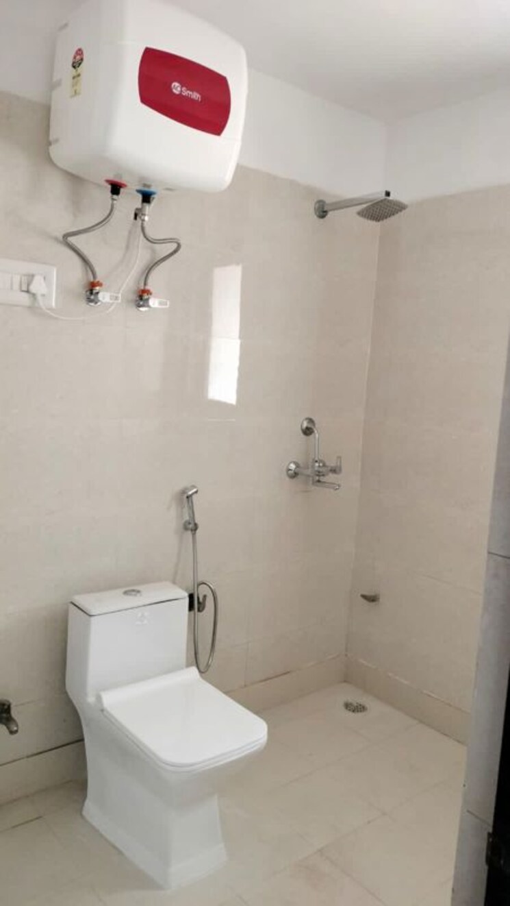 Bathroom, sector 22 dwarka 3 Bedroom 1500 Sq.Ft. Apartment In Sector 22 Dwarka Delhi 9798840