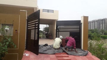 Parking in 3 BHK Villa at Emaar Gomti Greens, Gomti Nagar – for Rent