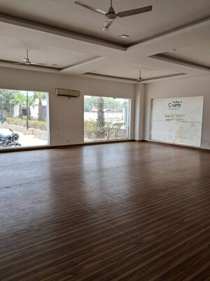 Room in 3.5 BHK Apartment at BPTP Park Grandeura, Sector 82 – for Rent