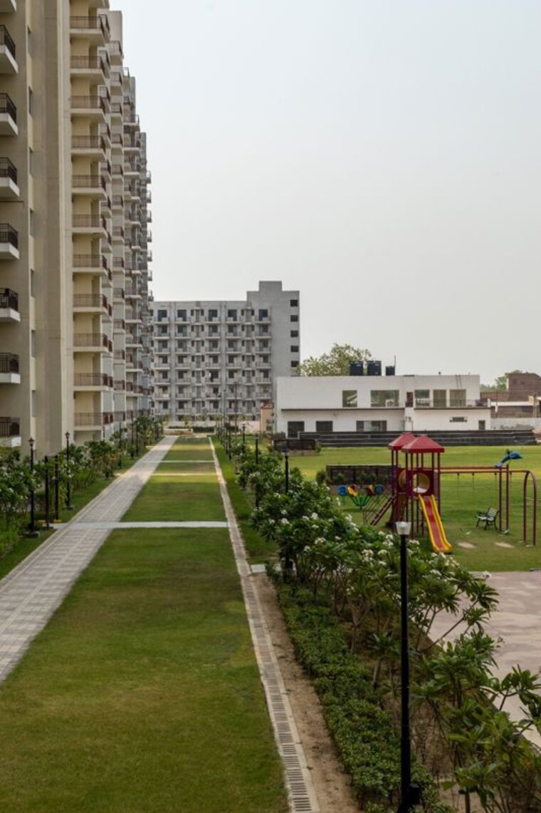 Exterior View, bptp-park-grandeura 3.5 Bedroom 2353 Sq.Ft. Apartment In Sector 82 Faridabad 9795096